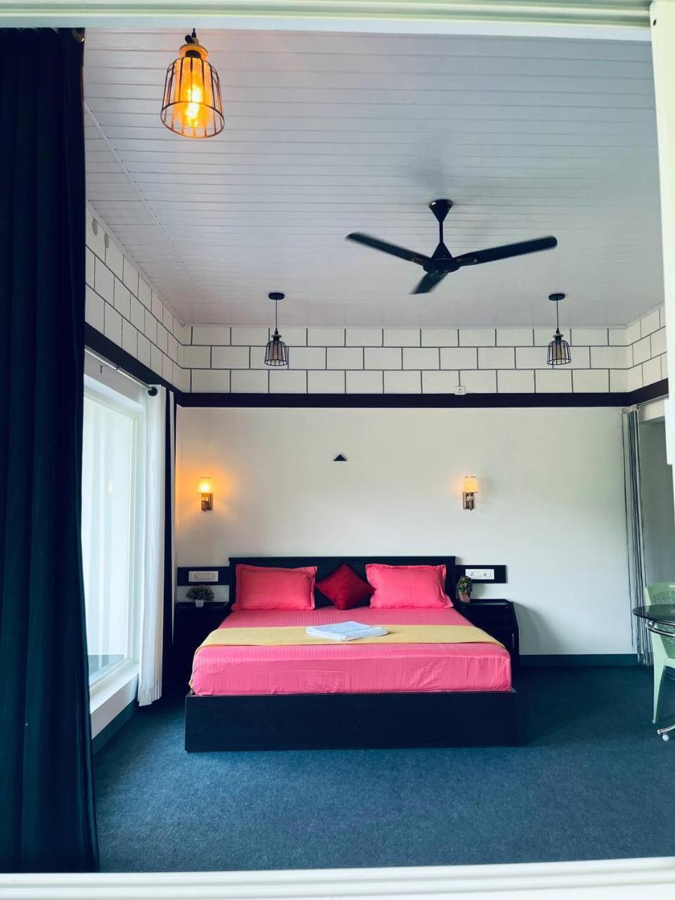 Linn View Home Stay Munnar Værelse billede