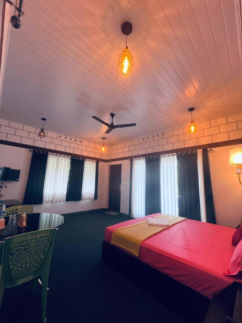 Linn View Home Stay Munnar Værelse billede